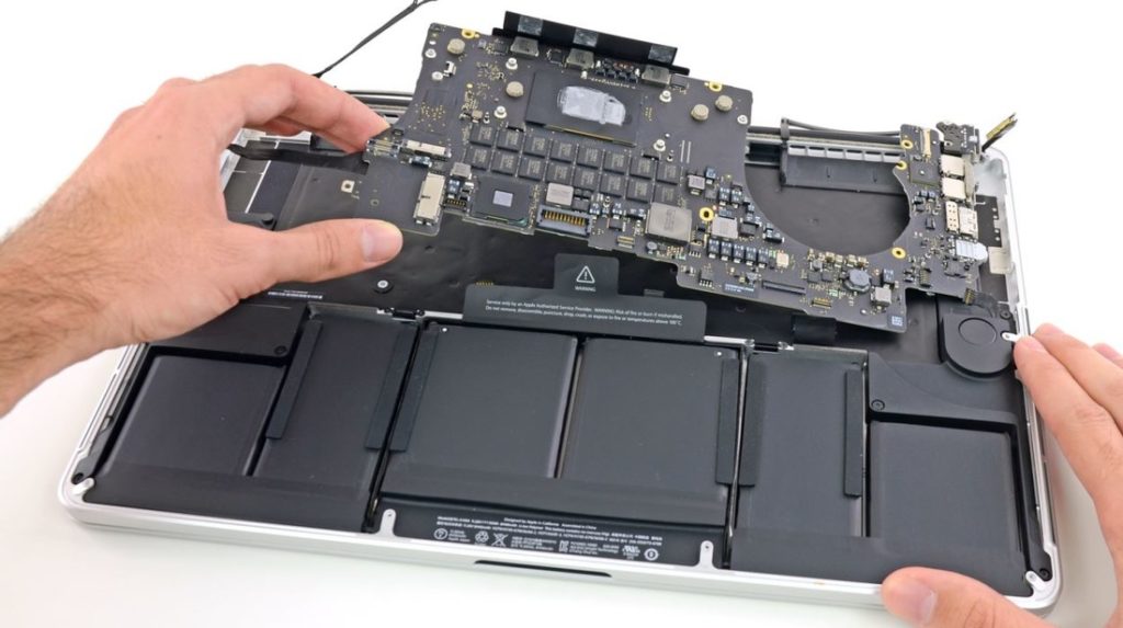 Замена микросхемы подсветки MacBook Pro Retina A1425
