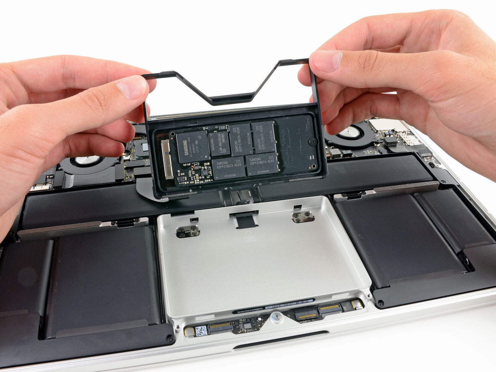 Замена микросхемы мультиконтроллера MacBook Pro Retina A1425